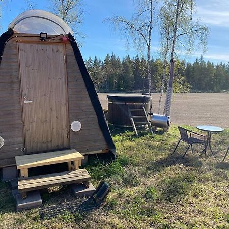 Niiralan Tila : Starlite Cabin Laitila Extérieur photo